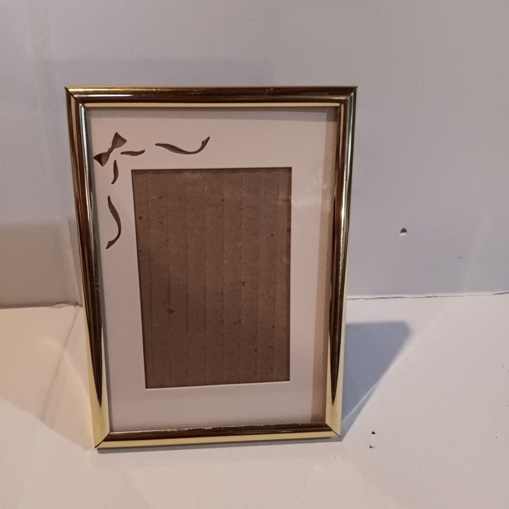 Vintage Brass 5x7 Picture Frame-Bow Laser Cut Out Mat-Easel Back-Portrait-80s